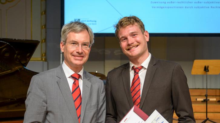 Dr. Johannes Arndt erhält Promotionspreis 2021 Dr. Johannes Arndt erhält Promotionspreis 2021