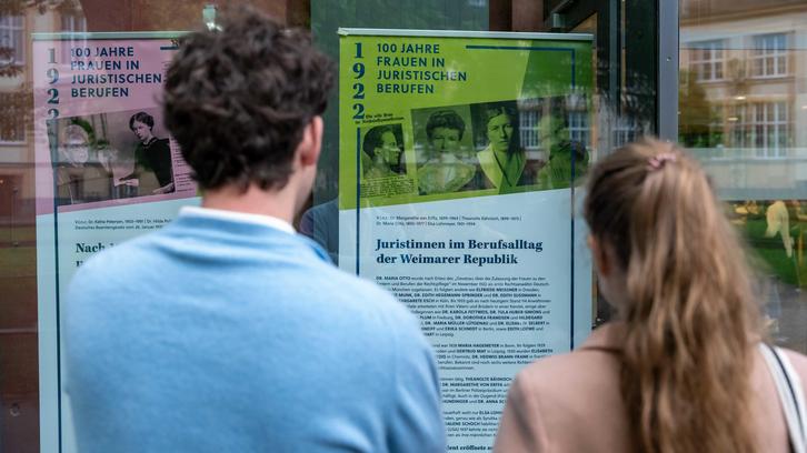 Ausstellung: 100 Jahre Frauen in juristischen Berufen Ausstellung: 100 Jahre Frauen in juristischen Berufen