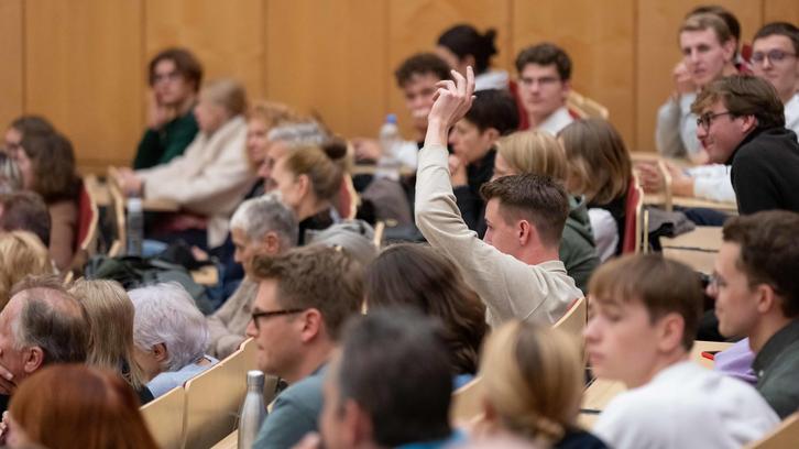 Wie widerstandsfähig sind Hochschulen gegen politische Einflussnahme? Wie widerstandsfähig sind Hochschulen gegen politische Einflussnahme?
