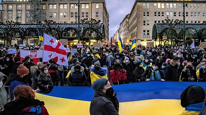 Hybrides Benefizevent: Solidarität mit der Ukraine