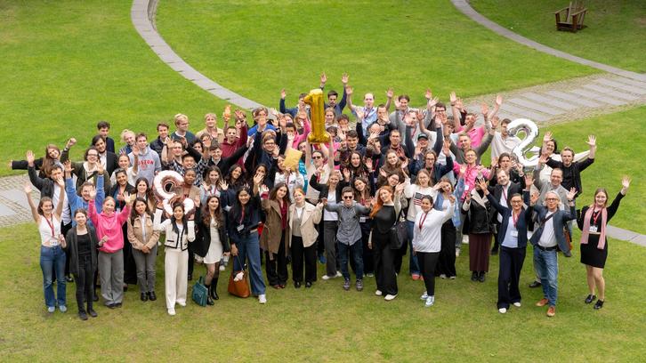 Elf Teams, eine Challenge: KI-Helfer für den Rechtsalltag entwickeln Elf Teams, eine Challenge: KI-Helfer für den Rechtsalltag entwickeln